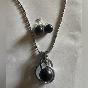 Genuine tahitian 10mm pendant and 8mm studs silver plated set .